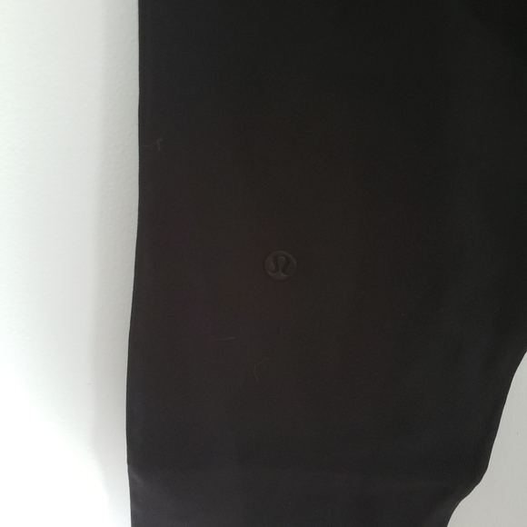 Lululemon Black On The Fly 7/8 Pants Woven Sz 2 - Picture 3 of 5